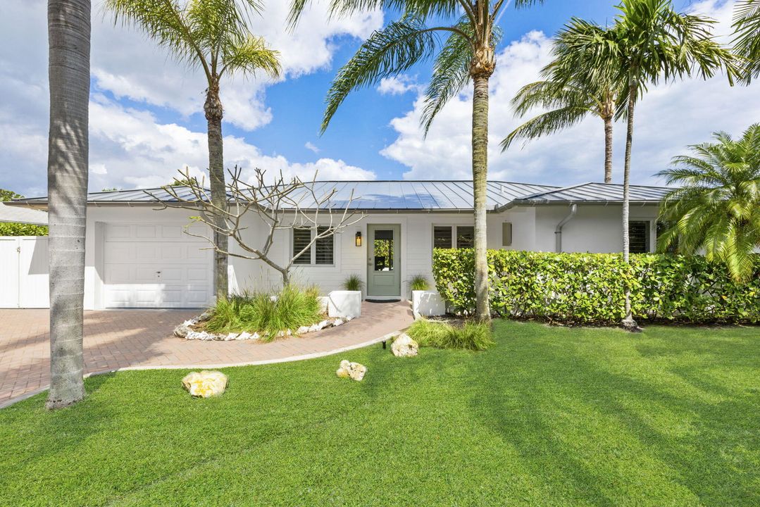 Recently Sold: $995,000 (3 beds, 3 baths, 1804 Square Feet)