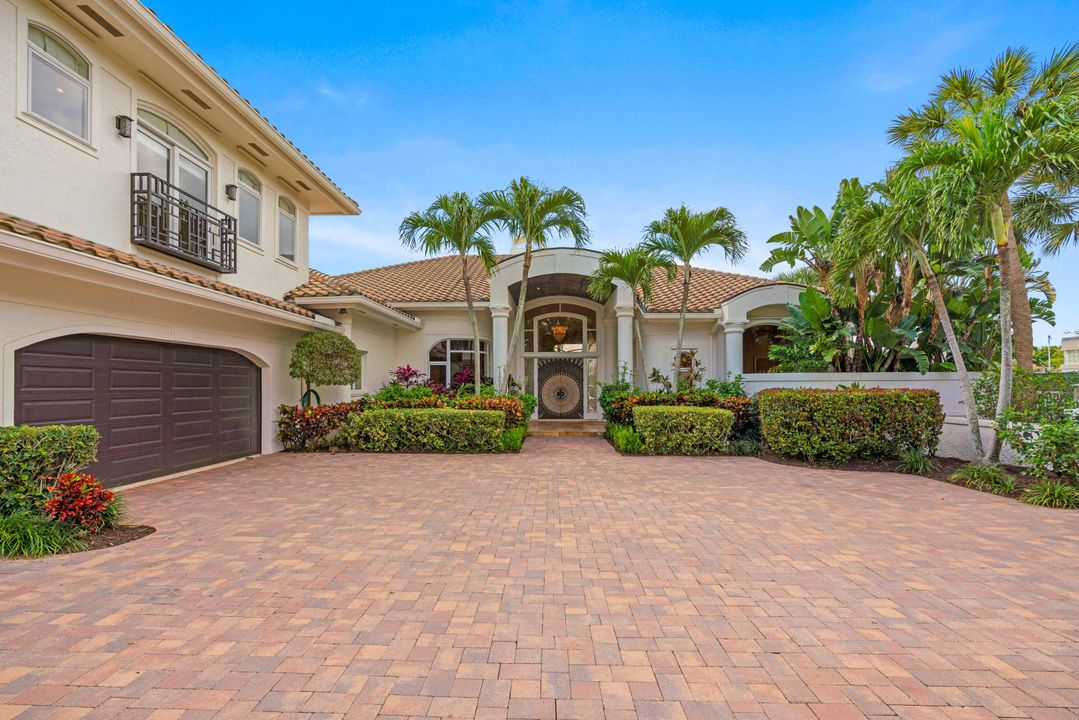 For Sale: $8,495,000 (7 beds, 7 baths, 6213 Square Feet)