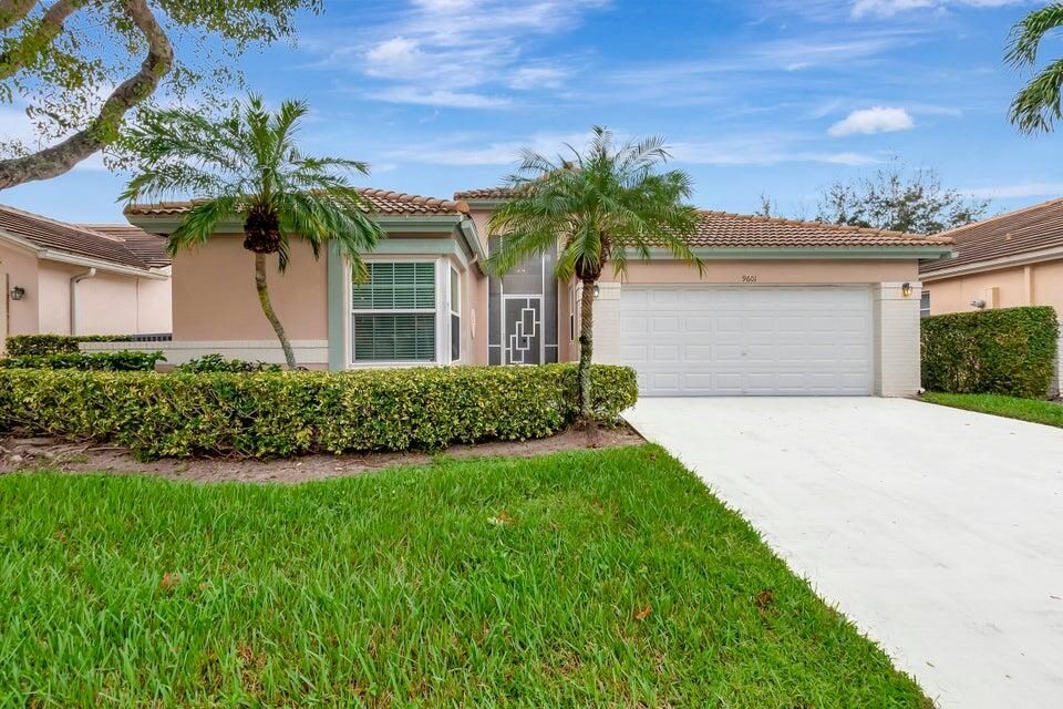 Active With Contract: $3,900 (3 beds, 2 baths, 2011 Square Feet)