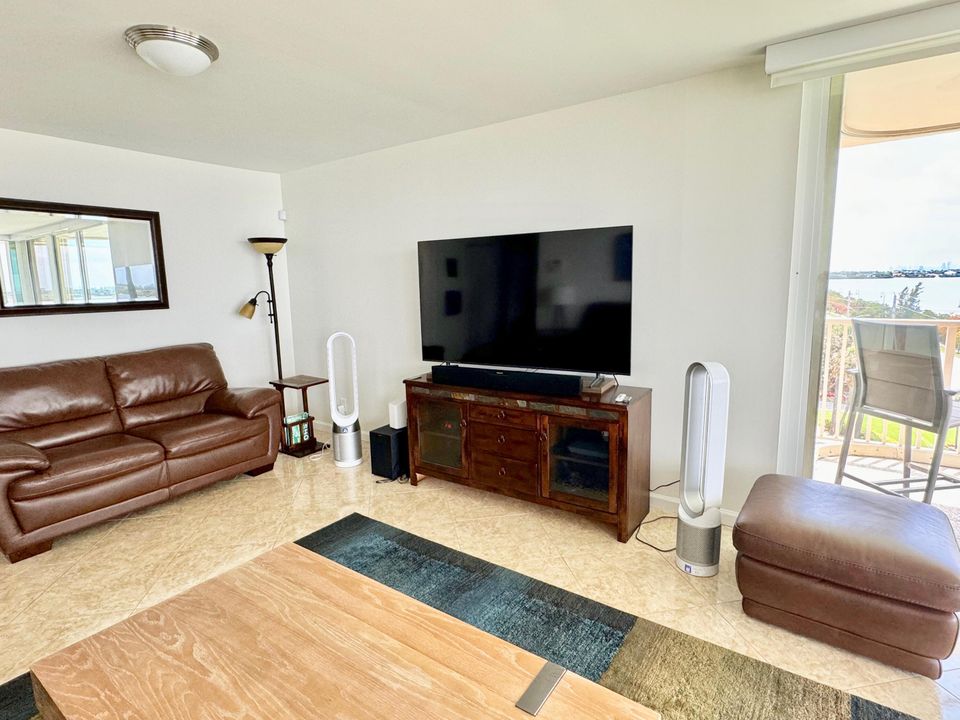 Active With Contract: $7,000 (2 beds, 2 baths, 1330 Square Feet)