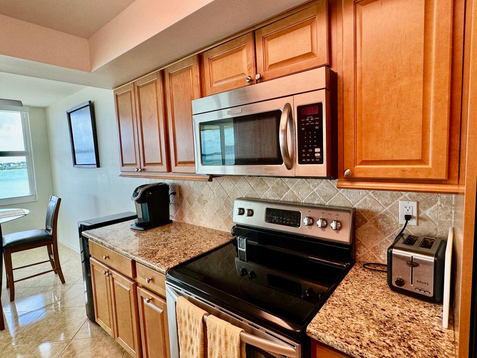 Active With Contract: $7,000 (2 beds, 2 baths, 1330 Square Feet)