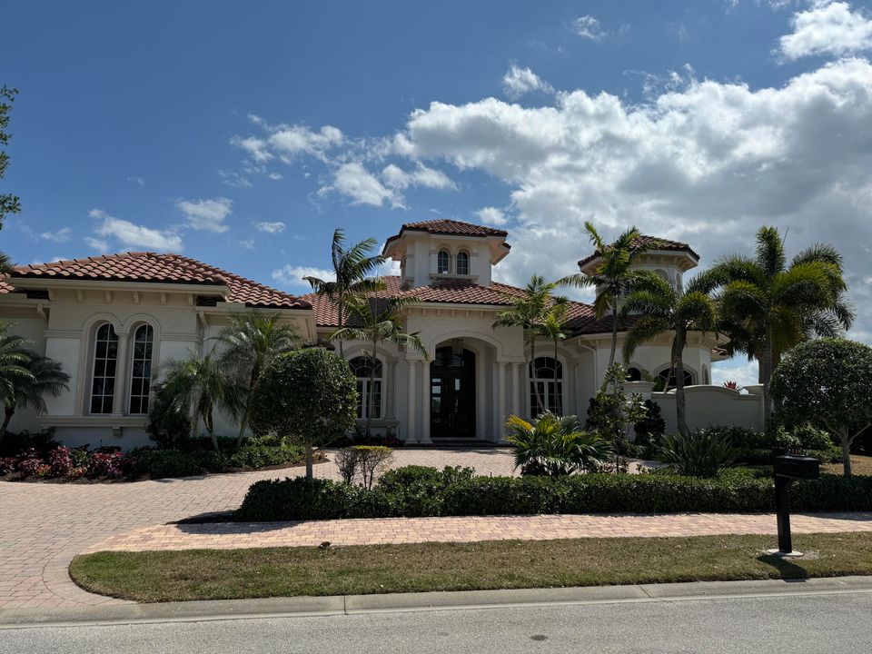 For Sale: $1,650,000 (4 beds, 5 baths, 4945 Square Feet)