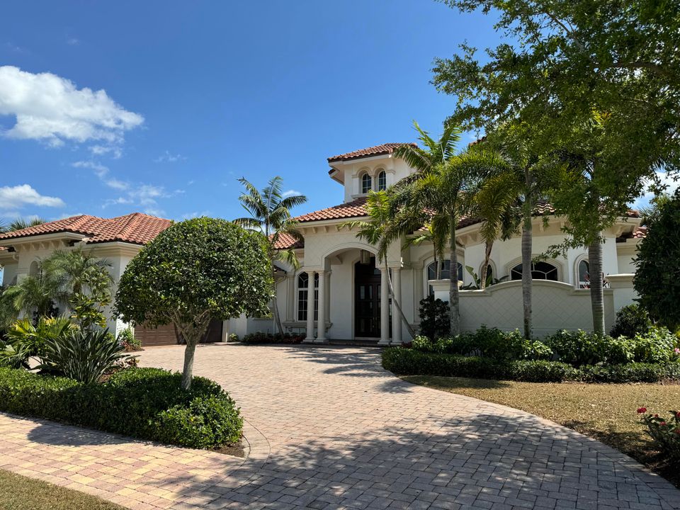 For Sale: $1,695,000 (4 beds, 5 baths, 4945 Square Feet)