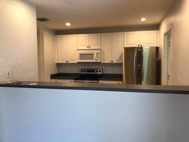 Active With Contract: $1,850 (2 beds, 2 baths, 1286 Square Feet)