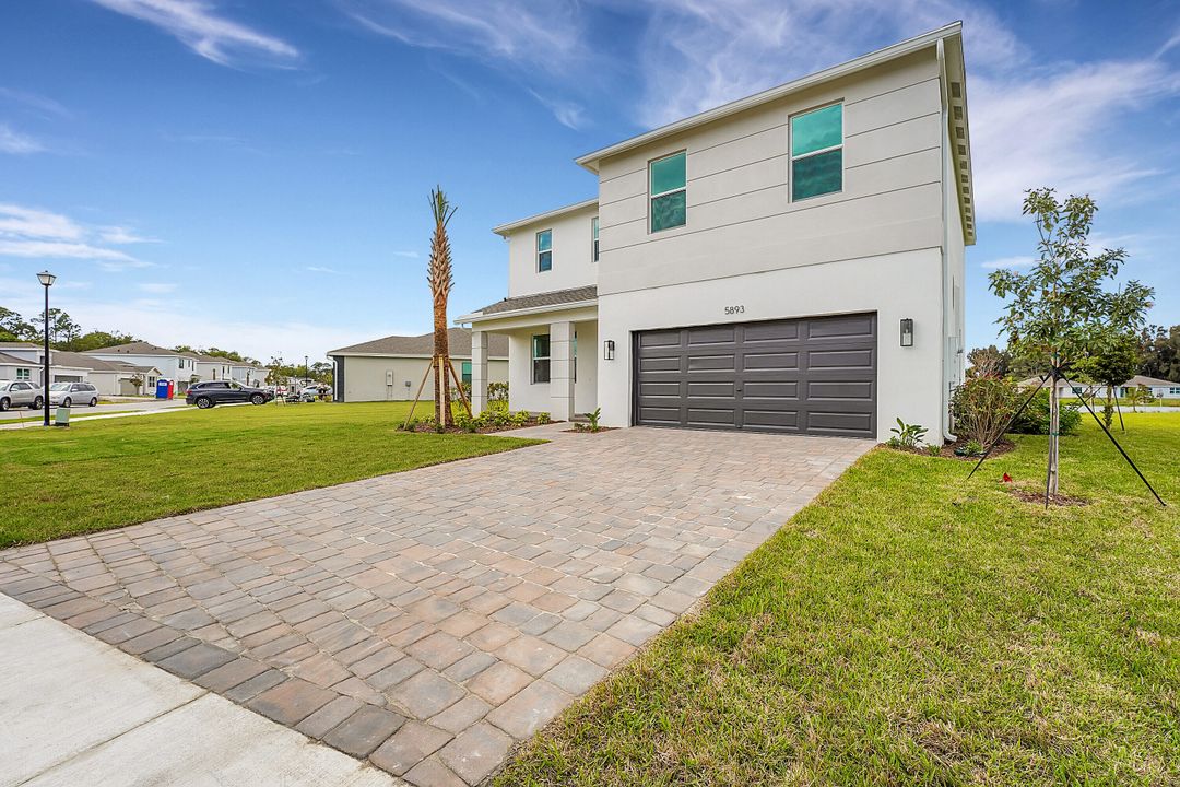 Active With Contract: $4,000 (4 beds, 2 baths, 2470 Square Feet)