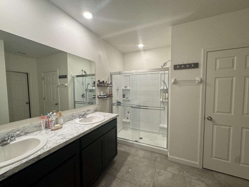 For Sale: $399,900 (4 beds, 2 baths, 1934 Square Feet)
