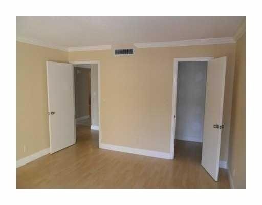 For Sale: $279,000 (1 beds, 1 baths, 795 Square Feet)