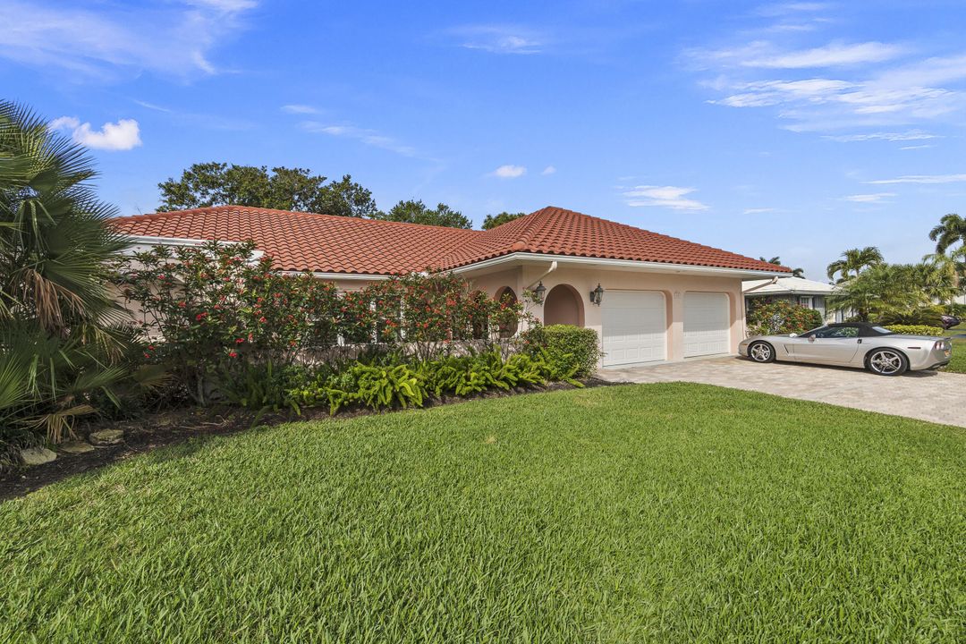 For Sale: $662,500 (3 beds, 2 baths, 2313 Square Feet)