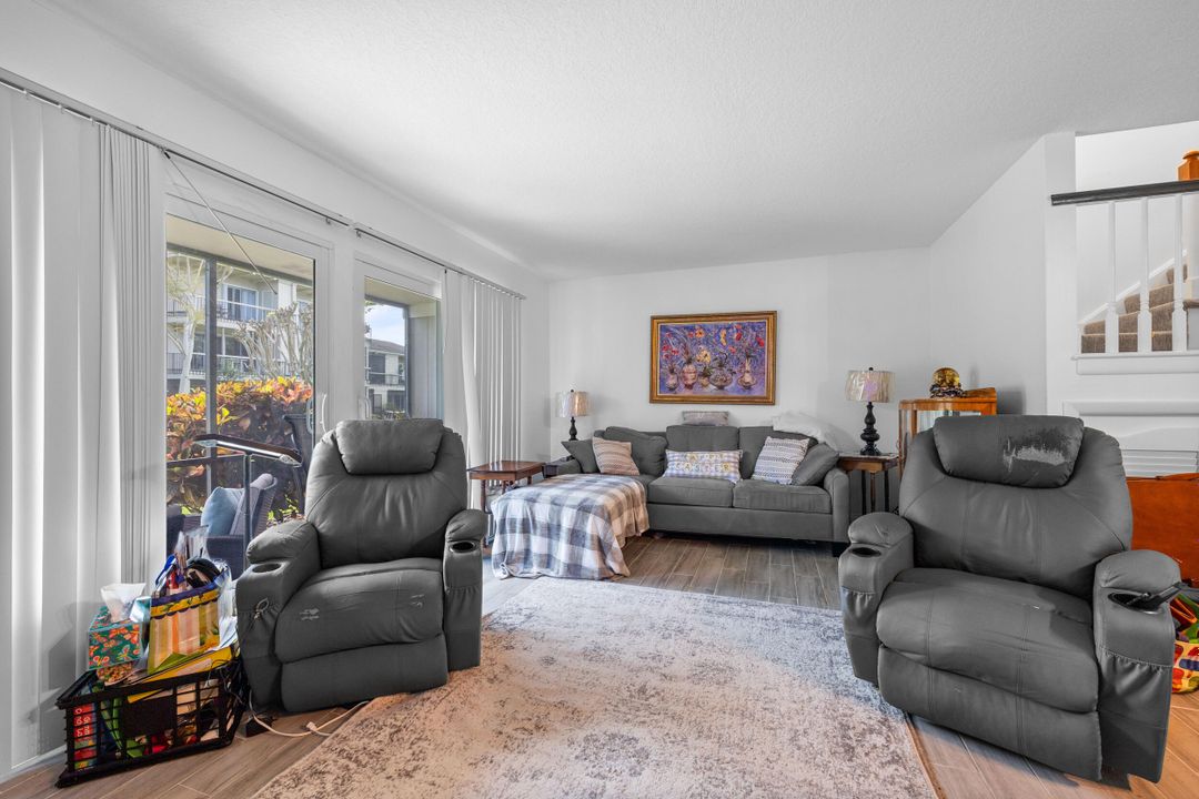 For Sale: $309,000 (2 beds, 2 baths, 1230 Square Feet)