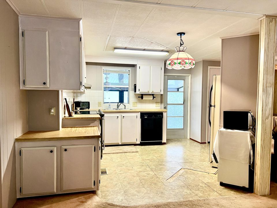 For Sale: $235,000 (2 beds, 2 baths, 1143 Square Feet)
