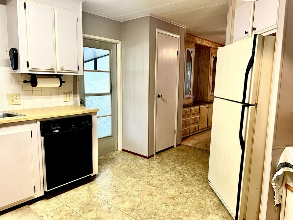 For Sale: $235,000 (2 beds, 2 baths, 1143 Square Feet)