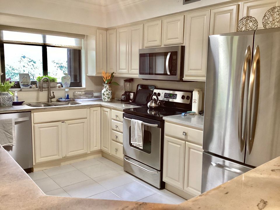 For Sale: $475,000 (2 beds, 2 baths, 1401 Square Feet)