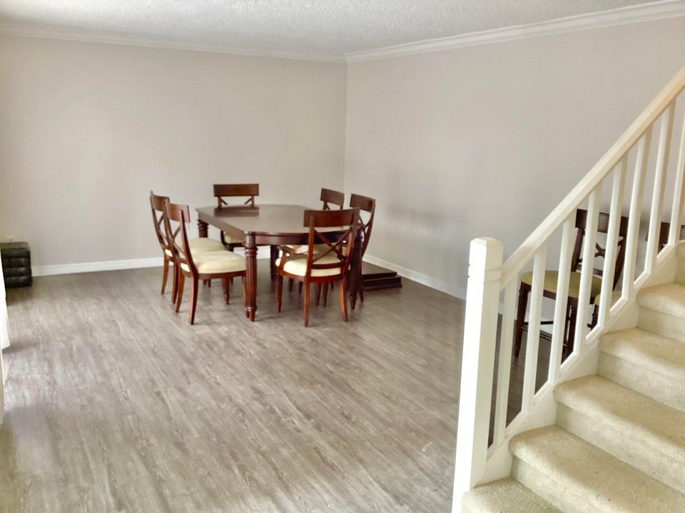 For Sale: $197,500 (2 beds, 1 baths, 1328 Square Feet)