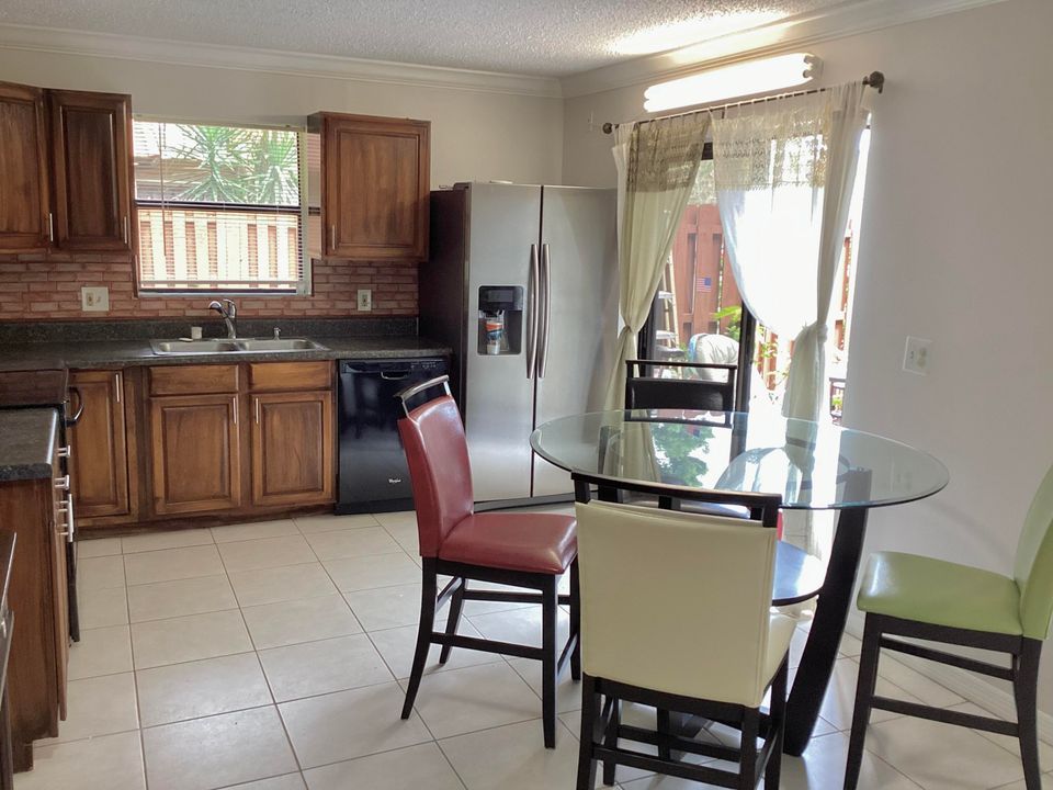 For Sale: $197,500 (2 beds, 1 baths, 1328 Square Feet)