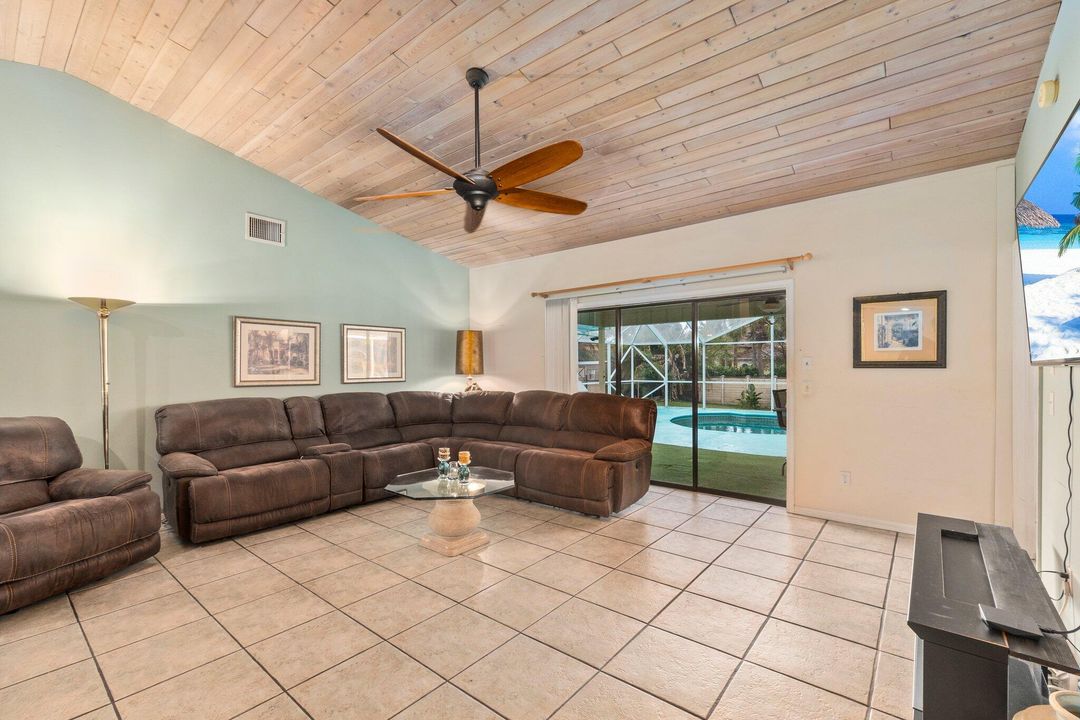 Active With Contract: $499,900 (3 beds, 2 baths, 1495 Square Feet)