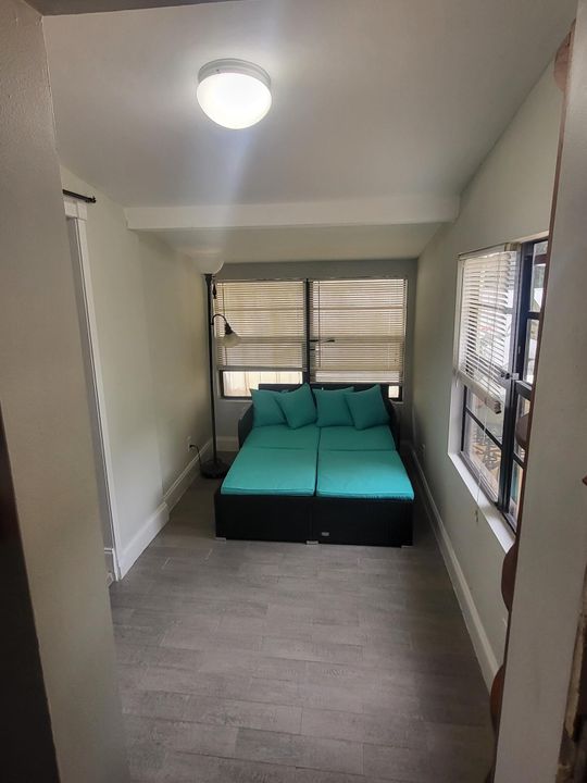 For Sale: $540,000 (1 beds, 1 baths, 686 Square Feet)