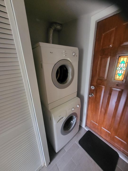 For Sale: $540,000 (1 beds, 1 baths, 686 Square Feet)