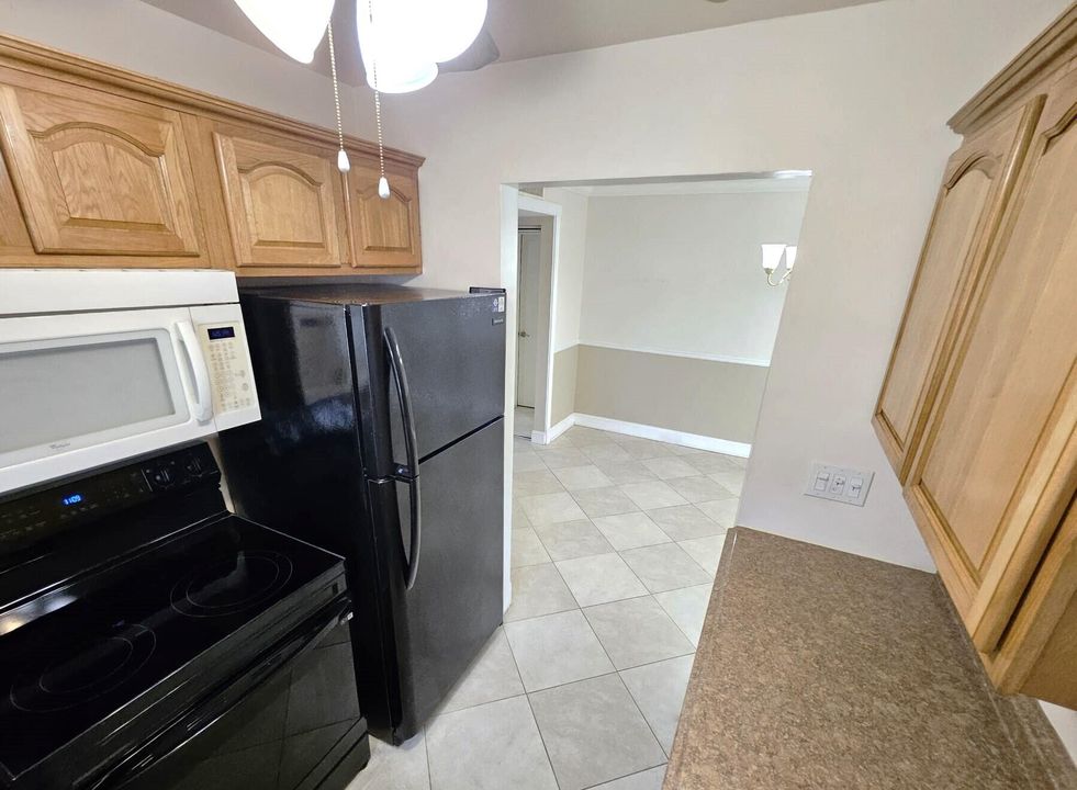 For Sale: $108,888 (1 beds, 1 baths, 700 Square Feet)