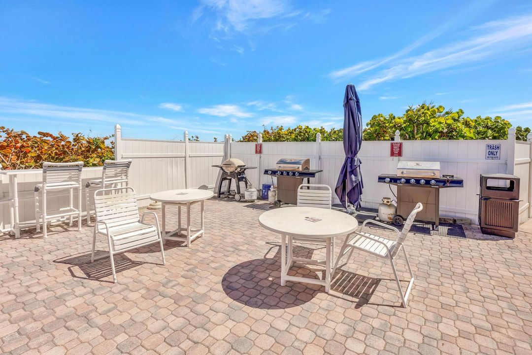 For Sale: $399,000 (2 beds, 2 baths, 971 Square Feet)