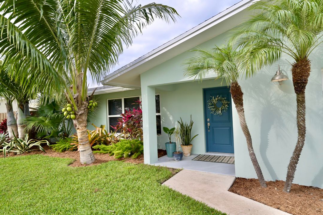 Recently Sold: $729,000 (3 beds, 2 baths, 1600 Square Feet)