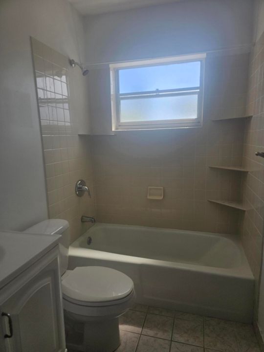 Active With Contract: $1,750 (2 beds, 1 baths, 767 Square Feet)