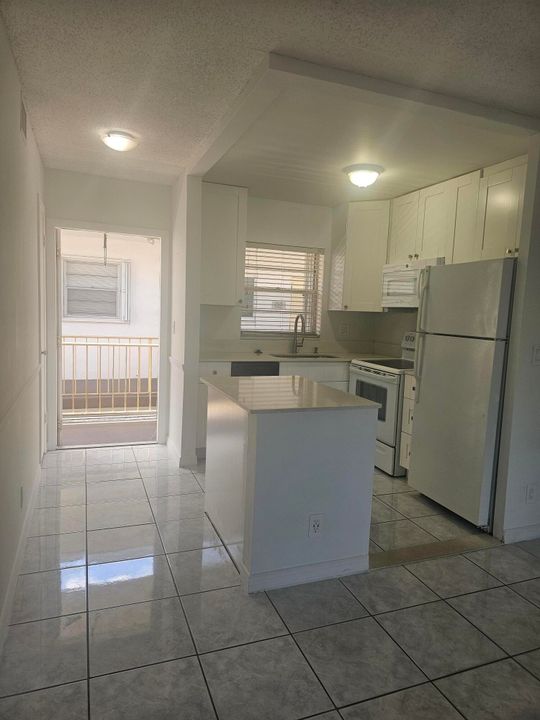 For Rent: $1,750 (2 beds, 1 baths, 767 Square Feet)
