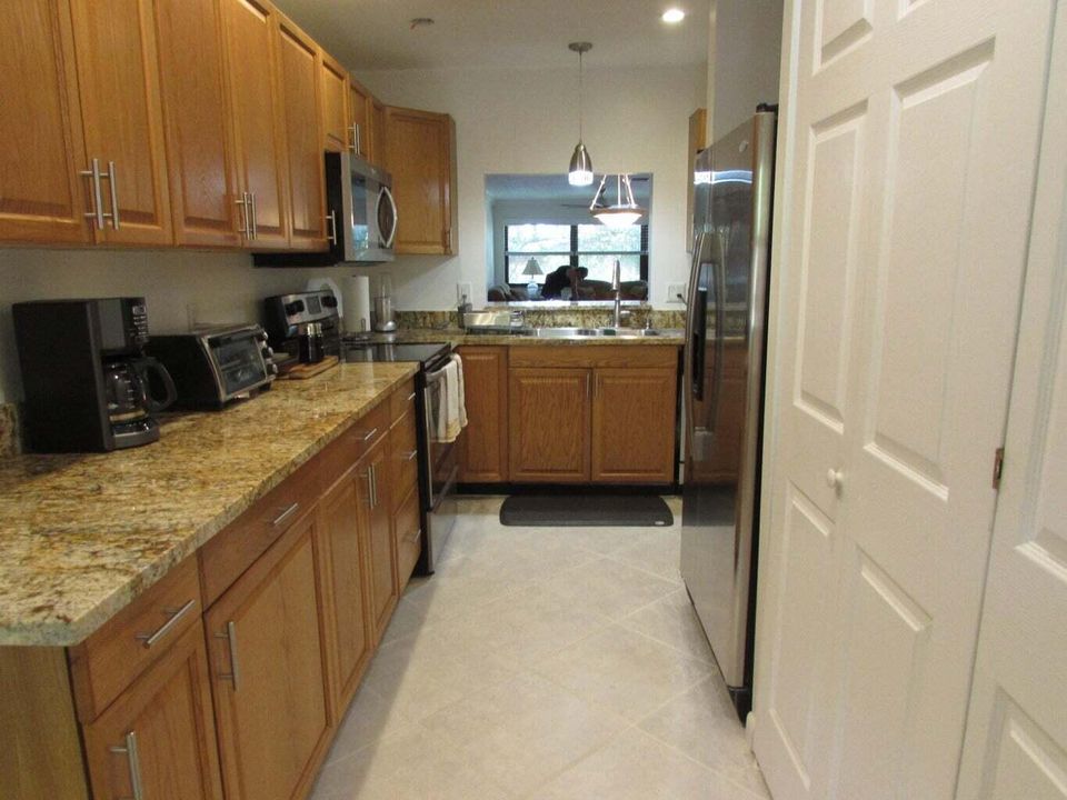 For Rent: $2,550 (2 beds, 2 baths, 1348 Square Feet)