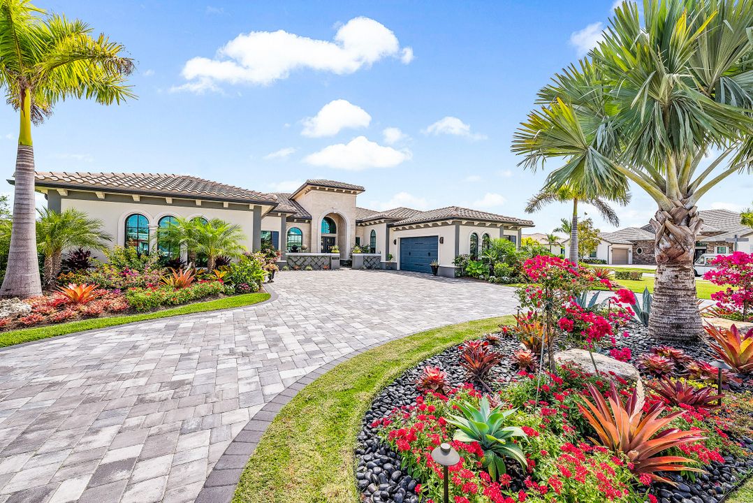 Recently Sold: $3,200,000 (5 beds, 5 baths, 5234 Square Feet)