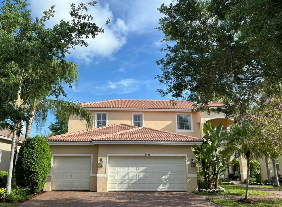 Recently Sold: $749,000 (5 beds, 3 baths, 2668 Square Feet)