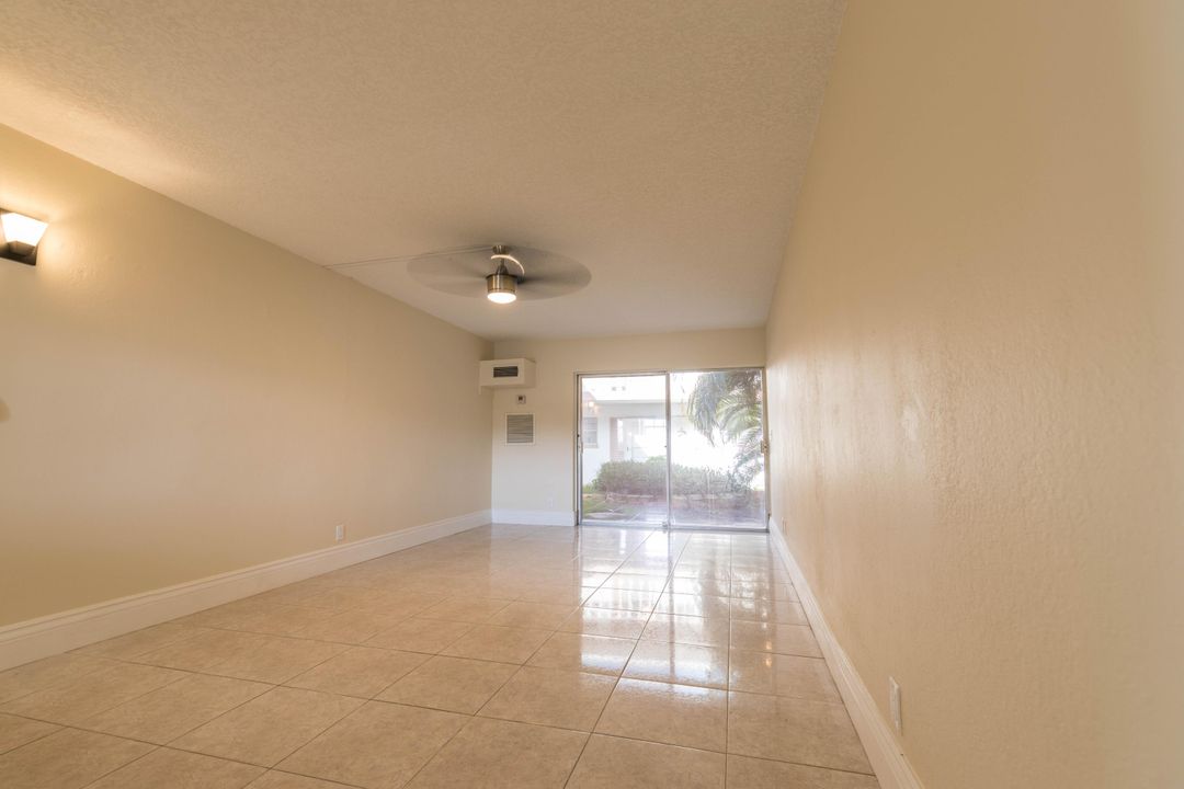 Active With Contract: $198,000 (1 beds, 1 baths, 750 Square Feet)