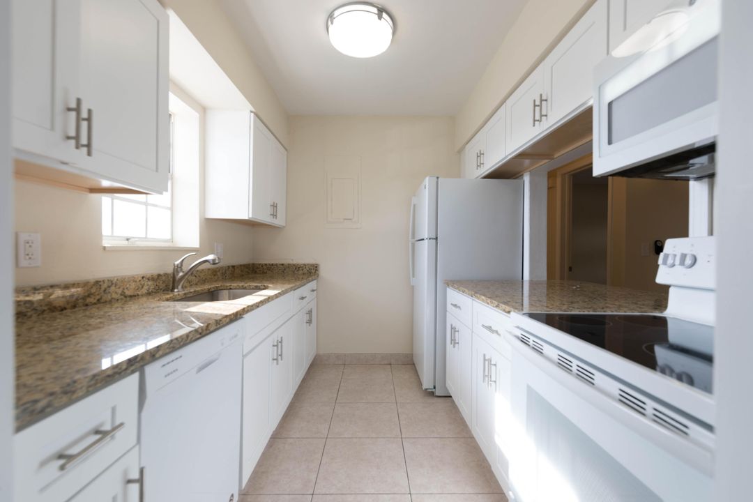 Active With Contract: $198,000 (1 beds, 1 baths, 750 Square Feet)