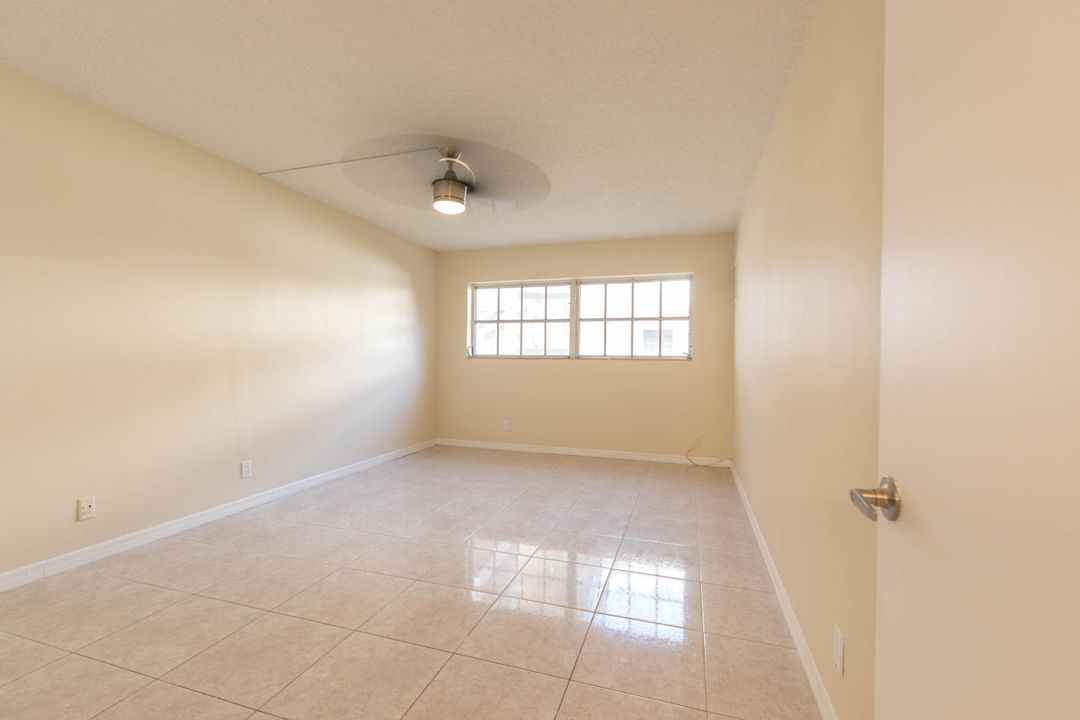 Active With Contract: $198,000 (1 beds, 1 baths, 750 Square Feet)