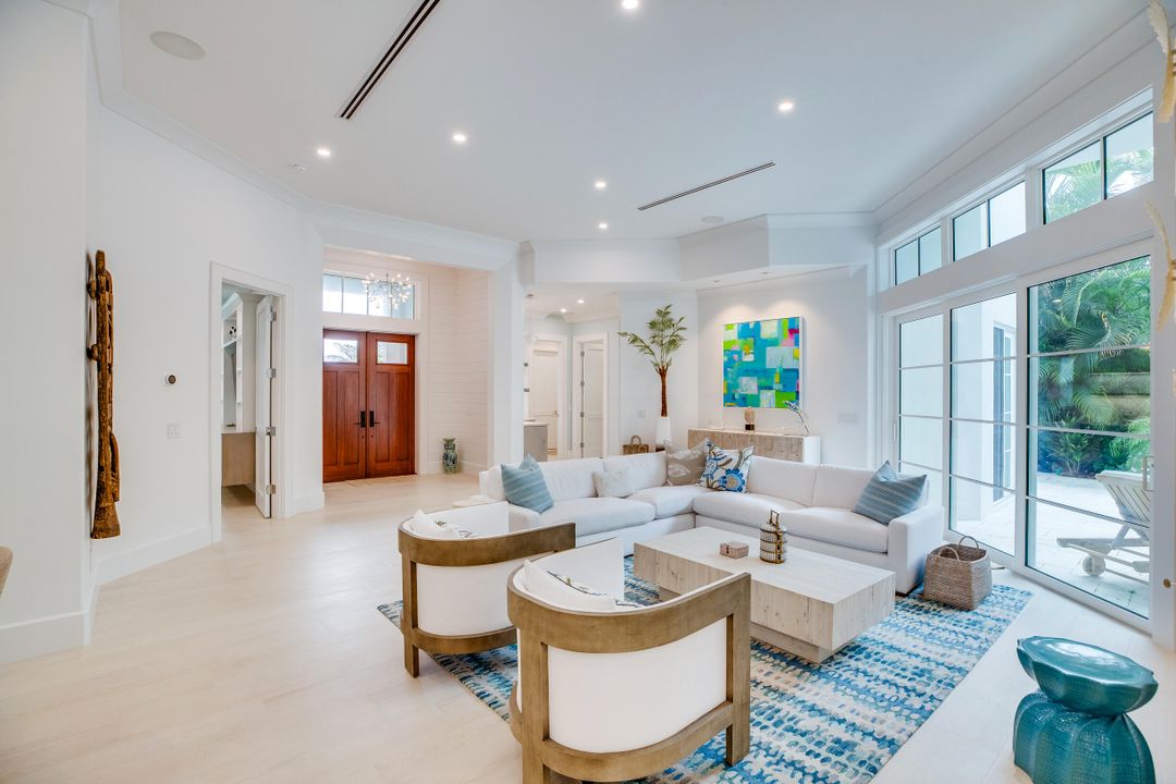 For Sale: $3,475,000 (4 beds, 4 baths, 2729 Square Feet)