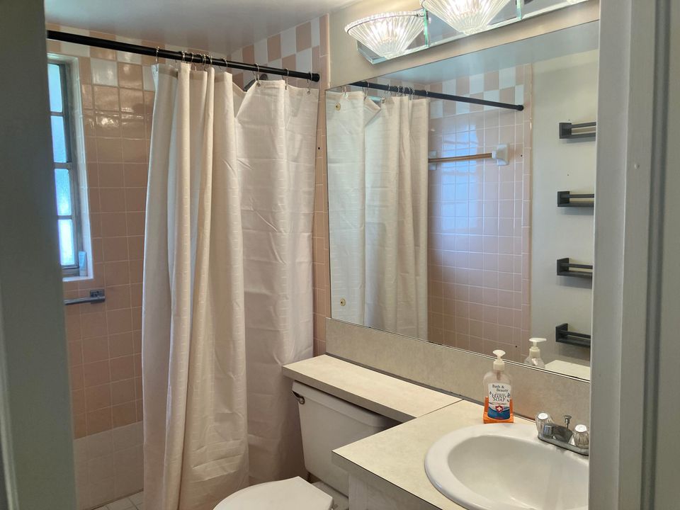 Active With Contract: $119,900 (2 beds, 1 baths, 798 Square Feet)
