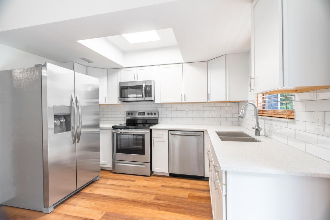 Active With Contract: $290,000 (3 beds, 2 baths, 988 Square Feet)