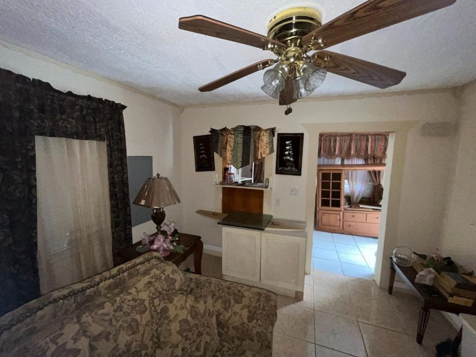 Active With Contract: $149,000 (3 beds, 1 baths, 976 Square Feet)