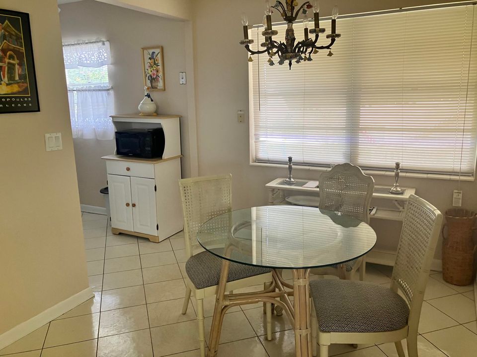 Active With Contract: $119,900 (2 beds, 1 baths, 798 Square Feet)