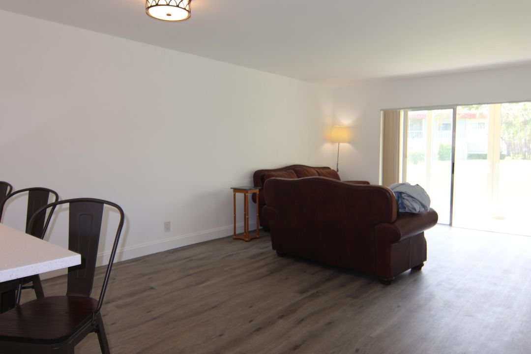 For Sale: $179,900 (2 beds, 2 baths, 925 Square Feet)