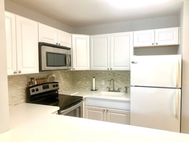 For Sale: $104,900 (1 beds, 1 baths, 585 Square Feet)