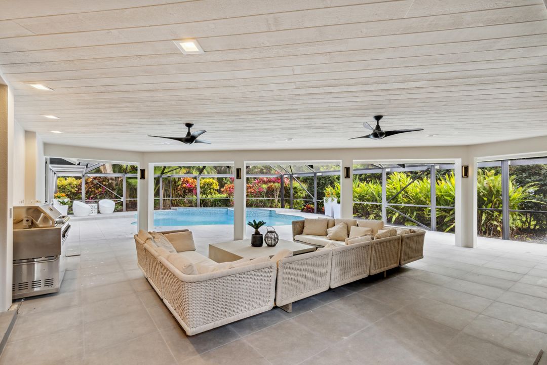 Active With Contract: $1,995,000 (4 beds, 3 baths, 2900 Square Feet)