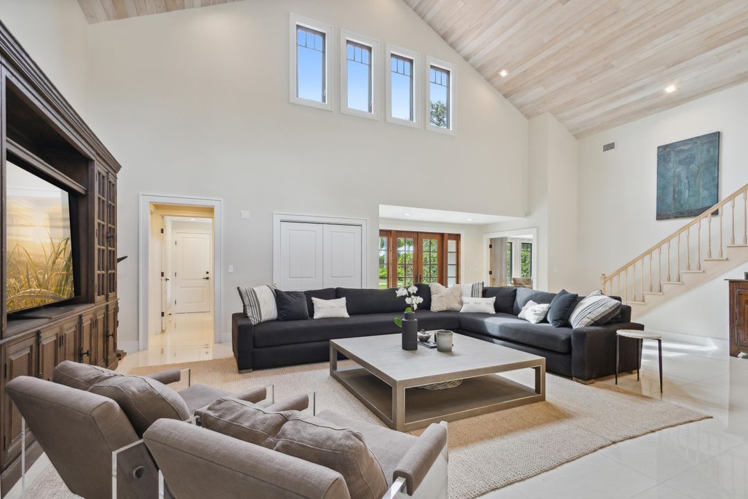 Active With Contract: $1,995,000 (4 beds, 3 baths, 2900 Square Feet)