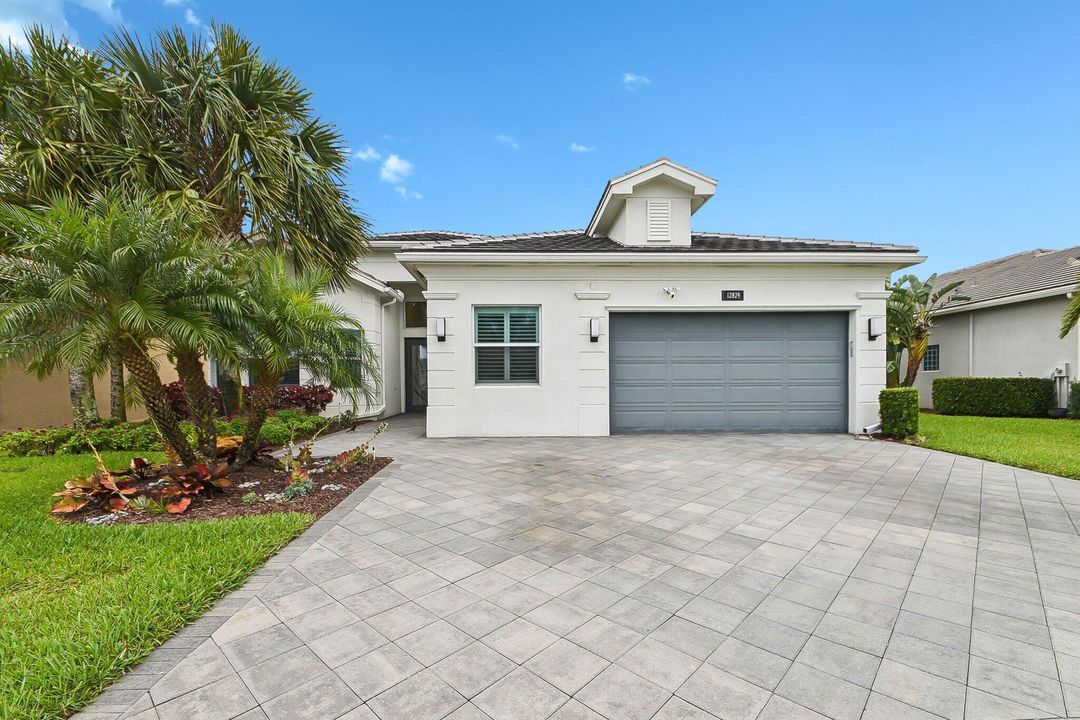 For Sale: $1,300,000 (3 beds, 3 baths, 2892 Square Feet)