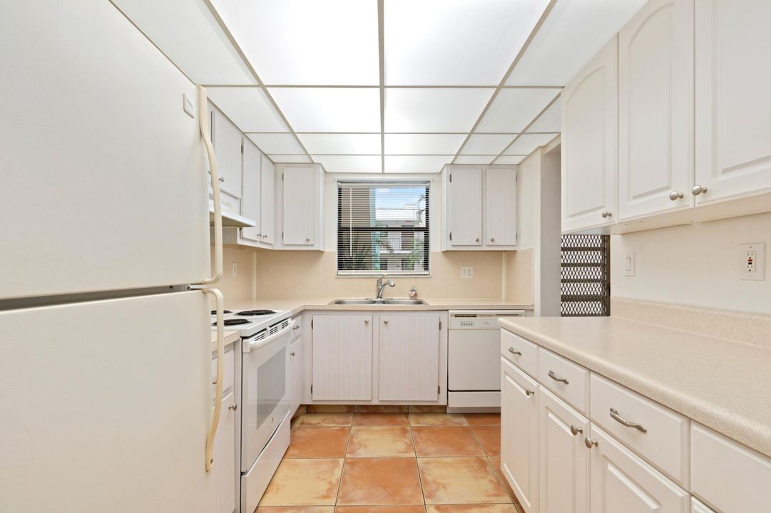 Active With Contract: $229,500 (2 beds, 2 baths, 1048 Square Feet)