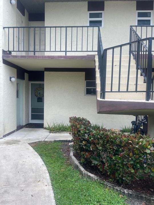 Active With Contract: $160,000 (1 beds, 1 baths, 780 Square Feet)