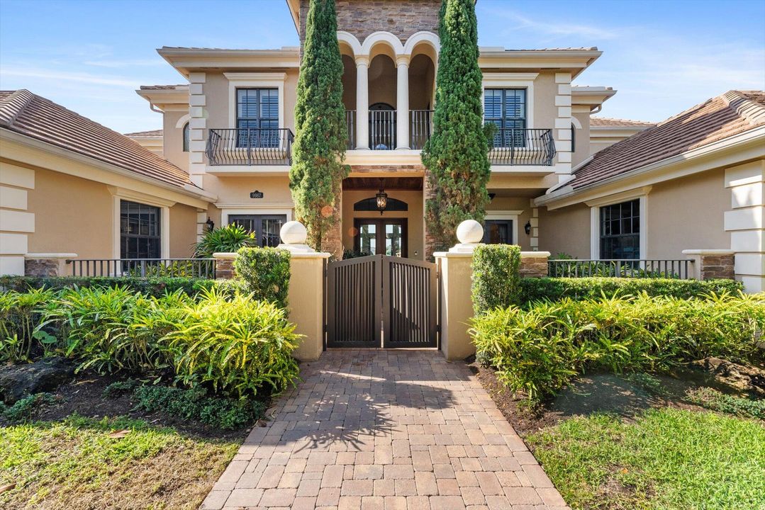 For Sale: $2,349,000 (5 beds, 6 baths, 6245 Square Feet)