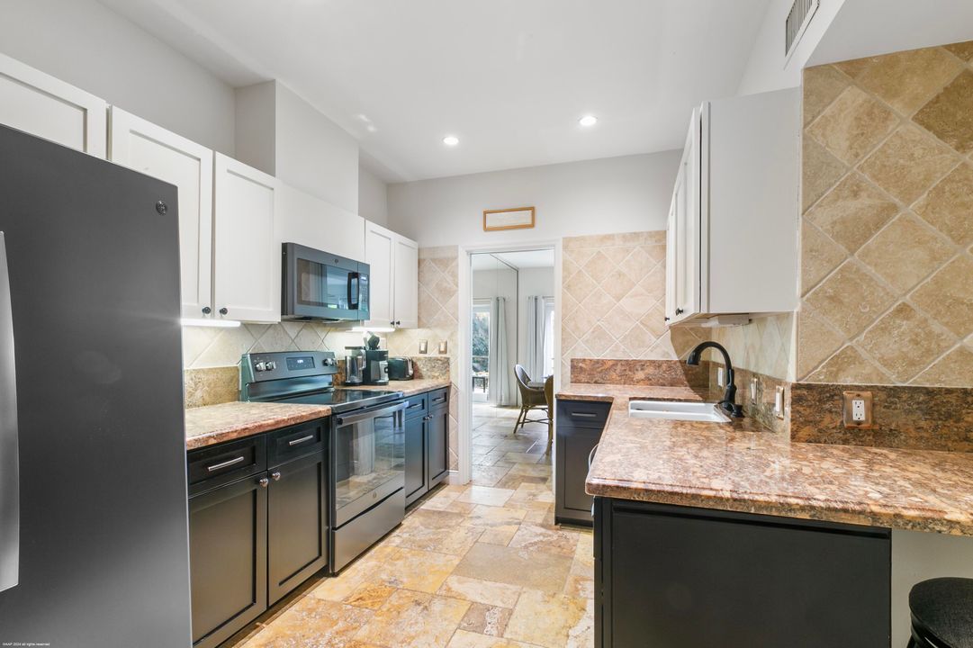 For Sale: $925,000 (2 beds, 2 baths, 1718 Square Feet)