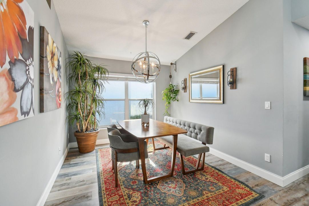 Active With Contract: $519,900 (3 beds, 2 baths, 1424 Square Feet)