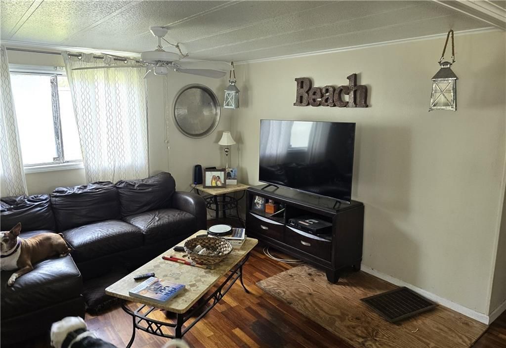 For Sale: $189,900 (2 beds, 2 baths, 1031 Square Feet)