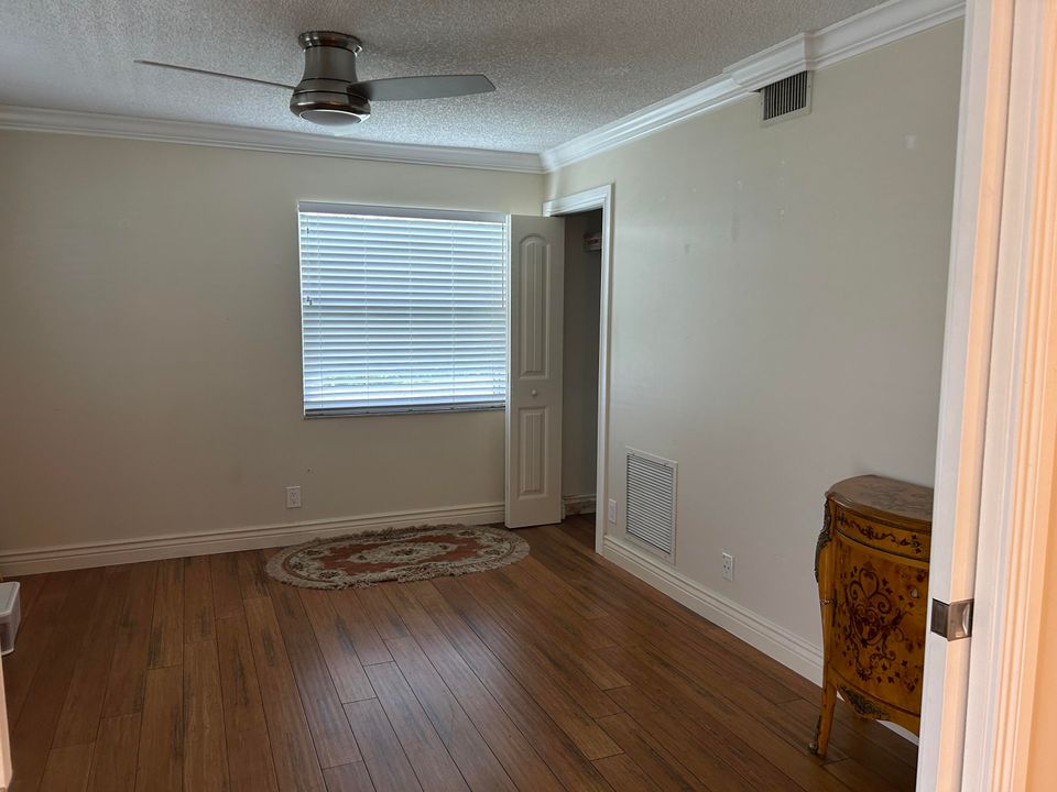 For Sale: $259,000 (2 beds, 2 baths, 1050 Square Feet)