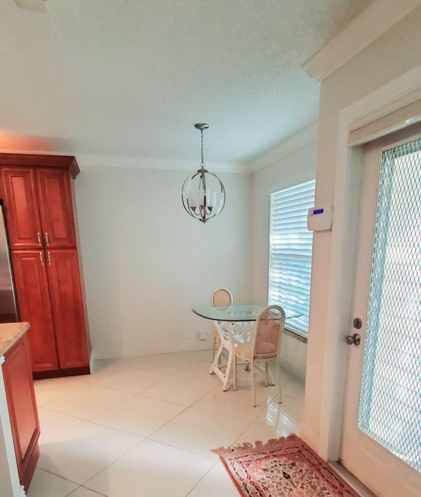 For Sale: $259,000 (2 beds, 2 baths, 1050 Square Feet)